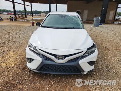 Piąte zdjęcie samochodu w środku: 2020 TOYOTA CAMRY SE VIN:4T1G11AK3LU350779 - miniatura