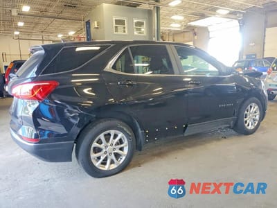 Trzecie zdjęcie samochodu z tyłu: 2021 CHEVROLET EQUINOX LT VIN:2GNAXKEV5M6137651 - miniatura