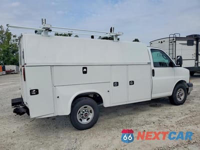 Trzecie zdjęcie samochodu z tyłu: 2025 GMC SAVANA CUTAWAY G3500 VIN:1GD07RF75S1190195 - miniatura