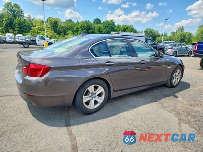 Trzecie zdjęcie samochodu z tyłu: 2013 BMW 528 XI VIN:WBAXH5C57DD111443 - miniatura