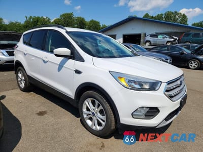 Czwarte zdjęcie samochodu z boku: 2018 FORD ESCAPE SE VIN:1FMCU9GD7JUD06312 - miniatura