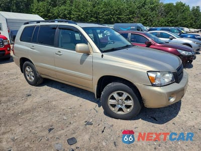 Czwarte zdjęcie samochodu z boku: 2005 TOYOTA HIGHLANDER BASE VIN:JTEEP21A050106990 - miniatura