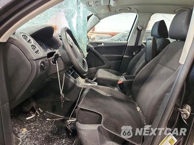 Zdjęcie 7 z 13 samochodu: 2010 VOLKSWAGEN TIGUAN S VIN:WVGAV7AX4AW526121 - miniatura