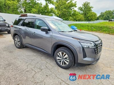 Czwarte zdjęcie samochodu z boku: 2026 NISSAN PATHFINDER SL VIN:5N1DR3CS7TC232289 - miniatura