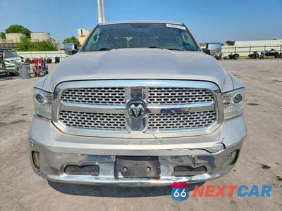 Piąte zdjęcie samochodu w środku: 2017 RAM 1500 LARAMIE VIN:1C6RR7NT7HS678129 - miniatura