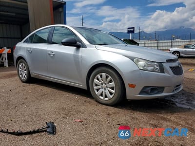 Czwarte zdjęcie samochodu z boku: 2011 CHEVROLET CRUZE LS VIN:1G1PC5SH1B7156217 - miniatura