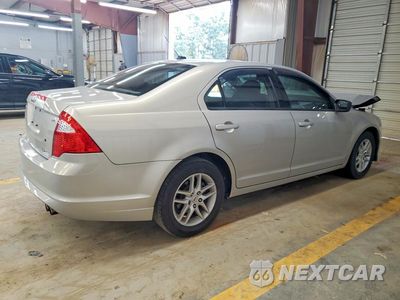Trzecie zdjęcie samochodu z tyłu: 2010 FORD FUSION S VIN:3FAHP0GA8AR281050 - miniatura