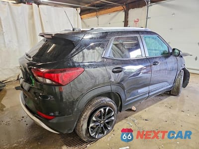 Trzecie zdjęcie samochodu z tyłu: 2022 CHEVROLET TRAILBLAZER LT VIN:KL79MRSL4NB053090 - miniatura