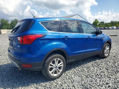 Trzecie zdjęcie samochodu z tyłu: 2019 FORD ESCAPE SE VIN:1FMCU0GD3KUB30775 - miniatura