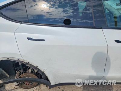 Zdjęcie 10 z 12 samochodu: 2023 TESLA MODEL Y VIN:7SAYGDEE7PA054532 - miniatura