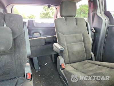 Zdjęcie 11 z 13 samochodu: 2015 DODGE GRAND CARAVAN SE VIN:2C4RDGBG4FR705400 - miniatura