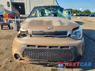 Piąte zdjęcie samochodu w środku: 2014 KIA SOUL BASE VIN:KNDJN2A24E7035432 - miniatura