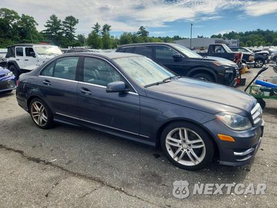 Czwarte zdjęcie samochodu z boku: 2013 MERCEDES-BENZ C 300 4MATIC VIN:WDDGF8AB1DR245604 - miniatura