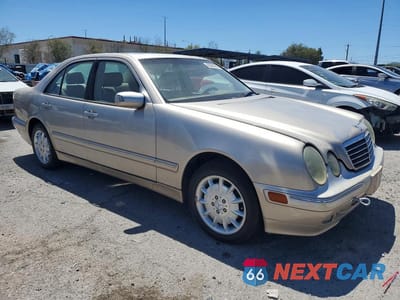 Czwarte zdjęcie samochodu z boku: 2000 MERCEDES-BENZ E 320 4MATIC VIN:WDBJF82J2YX039715 - miniatura
