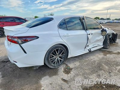 Trzecie zdjęcie samochodu z tyłu: 2024 TOYOTA CAMRY SE VIN:4T1G11AK2RU877818 - miniatura