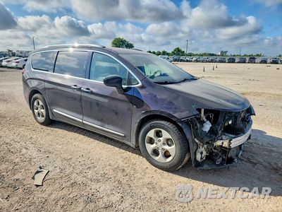 Czwarte zdjęcie samochodu z boku: 2017 CHRYSLER PACIFICA TOURING L PLUS VIN:2C4RC1EG2HR684027 - miniatura