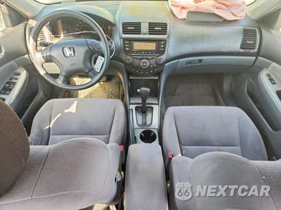 Zdjęcie 8 z 12 samochodu: 2003 HONDA ACCORD EX VIN:JHMCM56693C046678 - miniatura