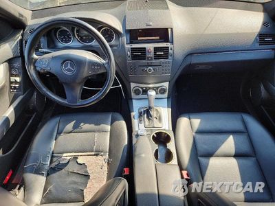 Zdjęcie 8 z 12 samochodu: 2010 MERCEDES-BENZ C 300 VIN:WDDGF5EB0AR104608 - miniatura
