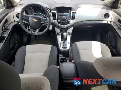 Zdjęcie 8 z 12 samochodu: 2011 CHEVROLET CRUZE LS VIN:1G1PC5SH1B7156217 - miniatura