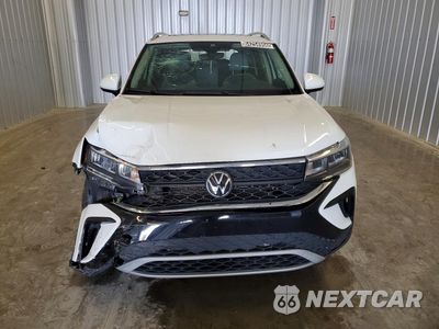 Piąte zdjęcie samochodu w środku: 2024 VOLKSWAGEN TAOS SE VIN:3VVEX7B23RM114675 - miniatura
