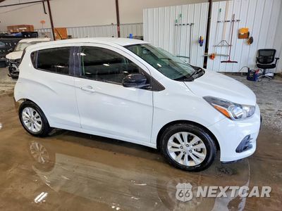 Czwarte zdjęcie samochodu z boku: 2017 CHEVROLET SPARK LS VIN:KL8CB6SA6HC735987 - miniatura