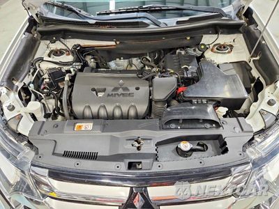 Zdjęcie 12 z 13 samochodu: 2017 MITSUBISHI OUTLANDER ES VIN:JA4AD2A33HZ000511 - miniatura
