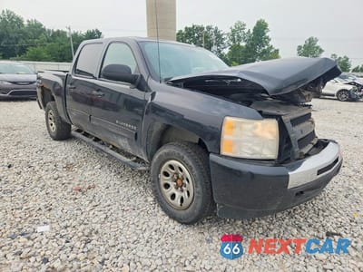 Czwarte zdjęcie samochodu z boku: 2010 CHEVROLET SILVERADO K1500 LS VIN:3GCRKREA7AG237797 - miniatura