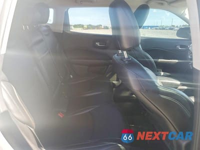 Zdjęcie 10 z 12 samochodu: 2019 JEEP COMPASS LATITUDE VIN:3C4NJDBB6KT741851 - miniatura
