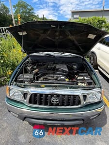 Piąte zdjęcie samochodu w środku: 2004 TOYOTA TACOMA V6 VIN:5TEWN72NX4Z382623 - miniatura