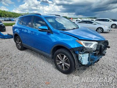 Czwarte zdjęcie samochodu z boku: 2017 TOYOTA RAV4 XLE VIN:JTMWFREV6HJ113457 - miniatura