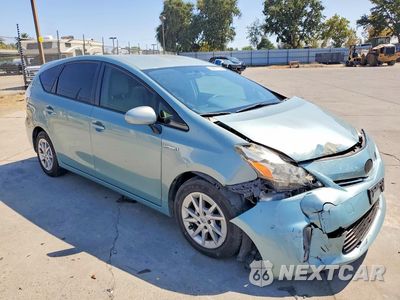 Czwarte zdjęcie samochodu z boku: 2014 TOYOTA PRIUS V THREE VIN:JTDZN3EU2E3332159 - miniatura
