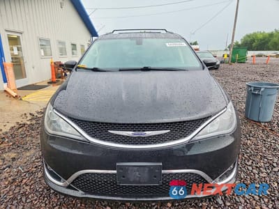 Piąte zdjęcie samochodu w środku: 2019 CHRYSLER PACIFICA TOURING L VIN:2C4RC1BGXKR732370 - miniatura