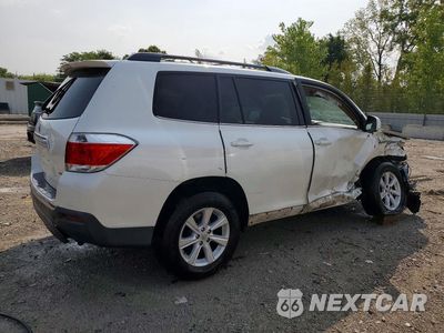 Trzecie zdjęcie samochodu z tyłu: 2011 TOYOTA HIGHLANDER BASE VIN:5TDBK3EH3BS046876 - miniatura