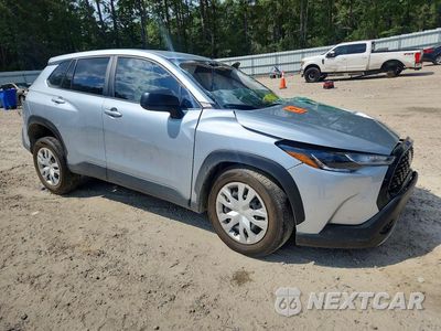 Czwarte zdjęcie samochodu z boku: 2023 TOYOTA COROLLA CROSS L VIN:7MUAAAAGXPV064045 - miniatura