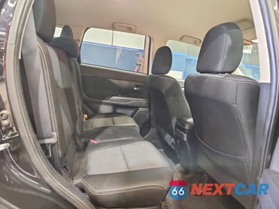 Zdjęcie 11 z 13 samochodu: 2016 MITSUBISHI OUTLANDER SE VIN:JA4AZ3A35GZ007062 - miniatura
