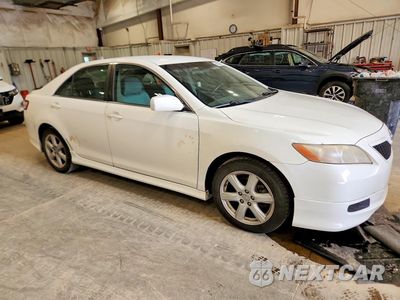 Czwarte zdjęcie samochodu z boku: 2007 TOYOTA CAMRY SE VIN:4T1BE46K97U558082 - miniatura