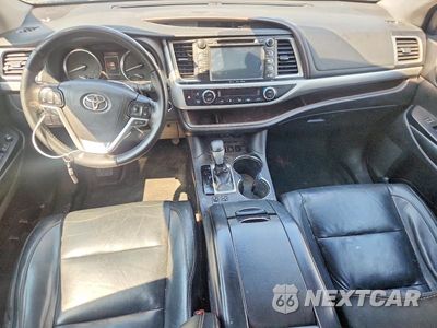 Zdjęcie 8 z 13 samochodu: 2018 TOYOTA HIGHLANDER XLE VIN:5TDJZRFH4JS532359 - miniatura
