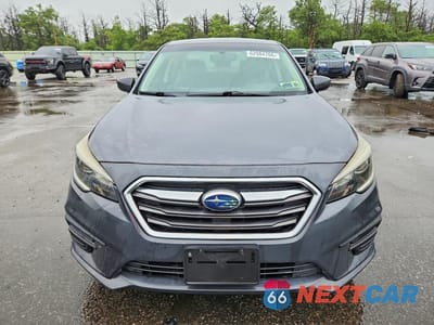 Piąte zdjęcie samochodu w środku: 2018 SUBARU LEGACY 2.5I PREMIUM VIN:4S3BNAC62J3026874 - miniatura