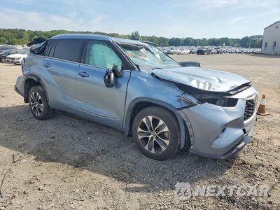 Czwarte zdjęcie samochodu z boku: 2021 TOYOTA HIGHLANDER XLE VIN:5TDGZRBH1MS142307 - miniatura