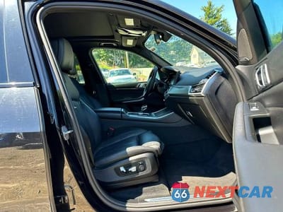 Zdjęcie 6 z 10 samochodu: 2019 BMW X5 XDRIVE50I VIN:5UXJU2C58KLN67195 - miniatura