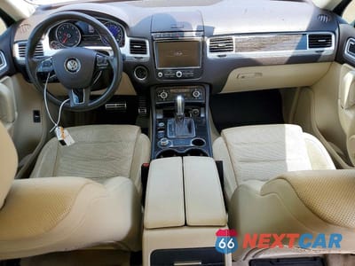 Zdjęcie 8 z 13 samochodu: 2017 VOLKSWAGEN TOUAREG EXECUTIVE VIN:WVGGF7BP6HD005915 - miniatura