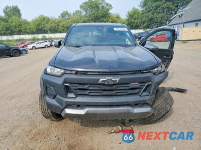 Piąte zdjęcie samochodu w środku: 2025 CHEVROLET COLORADO TRAIL BOSS VIN:1GCPTEEK0S1181675 - miniatura