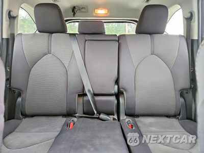 Zdjęcie 10 z 13 samochodu: 2020 TOYOTA HIGHLANDER LE VIN:5TDBZRBH5LS033504 - miniatura