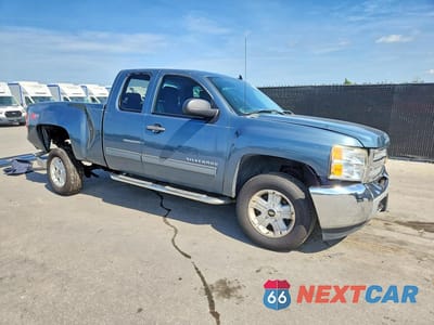 Czwarte zdjęcie samochodu z boku: 2012 CHEVROLET SILVERADO C1500 LT VIN:1GCRCSE00CZ290985 - miniatura