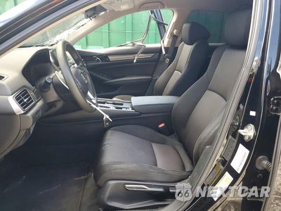 Zdjęcie 7 z 12 samochodu: 2019 HONDA ACCORD LX VIN:1HGCV1F11KA062655 - miniatura