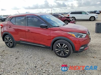 Czwarte zdjęcie samochodu z boku: 2020 NISSAN KICKS SR VIN:3N1CP5DV3LL536348 - miniatura