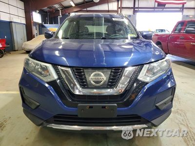 Piąte zdjęcie samochodu w środku: 2017 NISSAN ROGUE SV VIN:5N1AT2MV0HC853405 - miniatura