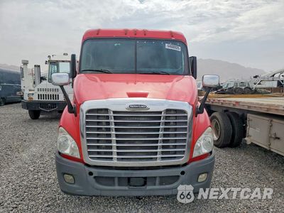 Piąte zdjęcie samochodu w środku: 2019 FREIGHTLINER CASCADIA 113 VIN:3AKJGBDVXKDKJ8497 - miniatura