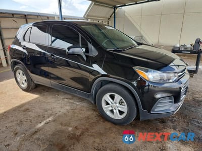 Czwarte zdjęcie samochodu z boku: 2020 CHEVROLET TRAX LS VIN:KL7CJKSB6LB085047 - miniatura