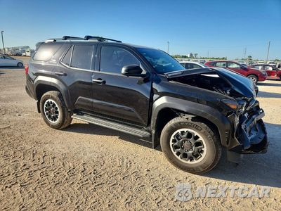 Czwarte zdjęcie samochodu z boku: 2025 TOYOTA 4RUNNER TRD OFF-ROAD PREMIUM HV VIN:JTEVB5BR4S5004109 - miniatura